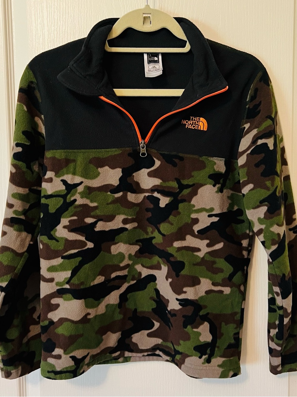 The North Face Kids' Camo Quarter-Zip Fleece Pullover - Green/Black